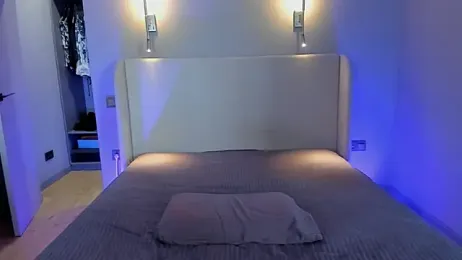 Wallflowerr webcam model stream image