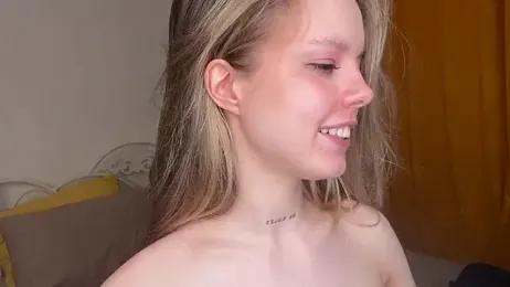 Catrinee webcam model stream image