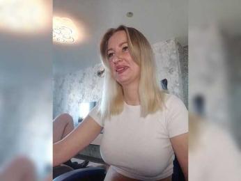 fruittella webcam bongacams model stream image