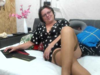 KyliePage1 webcam model stream image