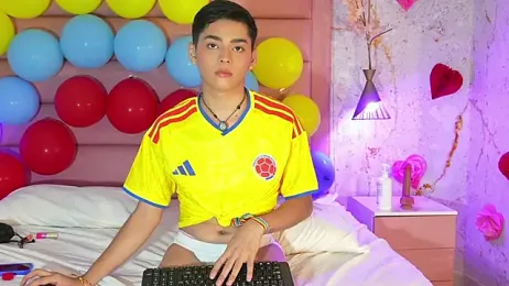 Maxi_little webcam model stream image