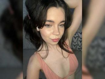 Emilyy19 webcam model stream image
