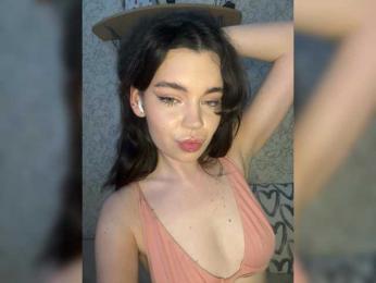 Emilyy19 webcam model stream image