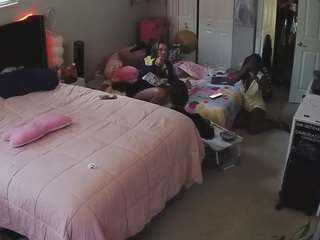 voyeurcam-house-charleys-room webcam model stream image