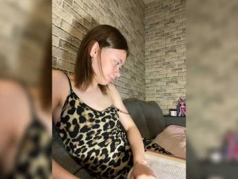 18YoungPussy18 webcam bongacams model stream image