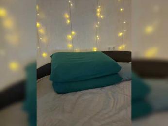 _Ylia_ webcam model stream image