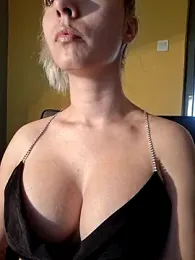 allinqueen webcam model stream image