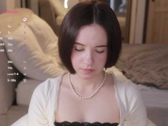 MissEssie webcam bongacams model stream image