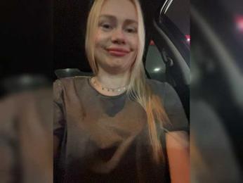 MirandaNow webcam model stream image