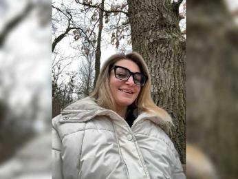 SweetCoople webcam model stream image