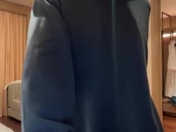 golden_alinee webcam chaturbate model stream image