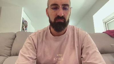 v1c70r1985 webcam cam4 model stream image