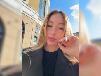 Chloee webcam bongacams model stream image