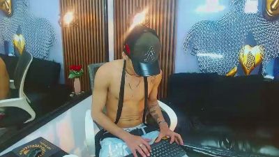 SkinnycuteAlyer webcam model stream image