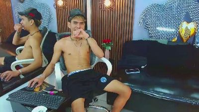 SkinnycuteAlyer webcam model stream image