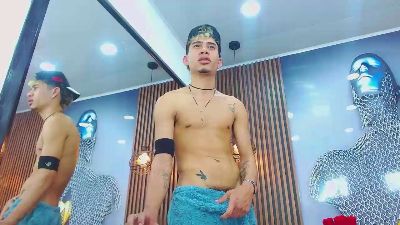 SkinnycuteAlyer webcam model stream image