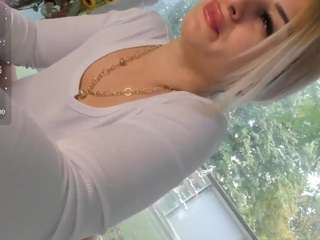 ella-vee webcam model stream image