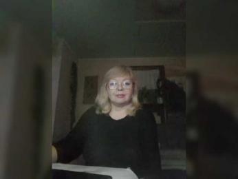 EvelynLoveShy webcam model stream image