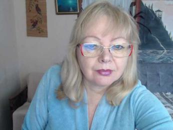 EvelynLoveShy webcam bongacams model stream image