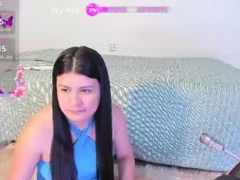 elalove_ webcam model stream image