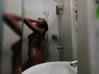 Alahia webcam model stream image