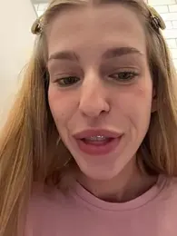 kira_mia webcam stripchat model stream image