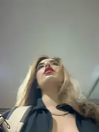 Alirawrz webcam stripchat model stream image