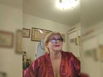 KarinkaSweet webcam model stream image