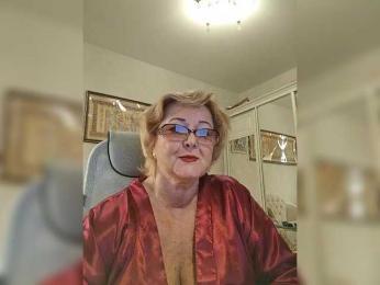 KarinkaSweet webcam model stream image
