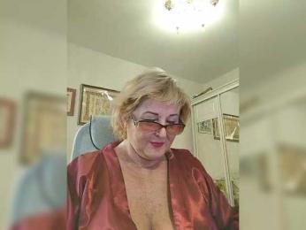 KarinkaSweet webcam model stream image