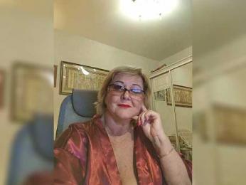 KarinkaSweet webcam model stream image