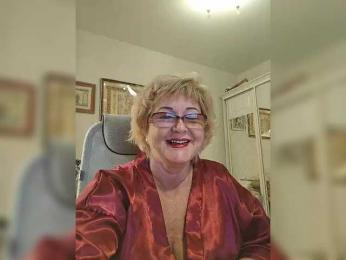 KarinkaSweet webcam model stream image