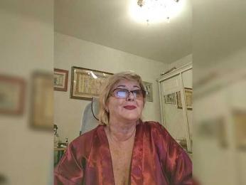 KarinkaSweet webcam model stream image