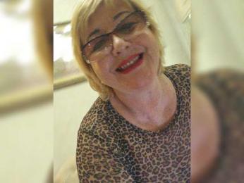 KarinkaSweet webcam model stream image