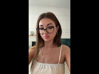 IvyyXOXO webcam bongacams model stream image