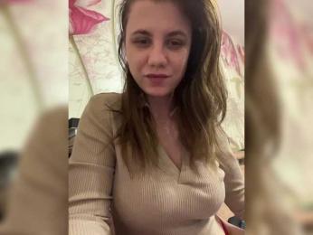 Dollye webcam model stream image