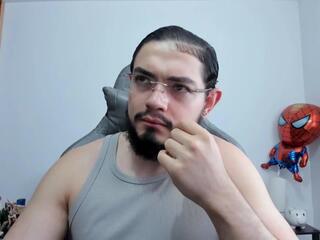 Luigi White webcam model stream image