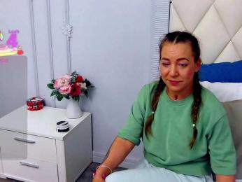 LauraSnow webcam bongacams model stream image