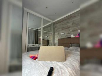 MolliKiana webcam bongacams model stream image
