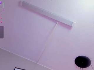 leahrouss webcam model stream image