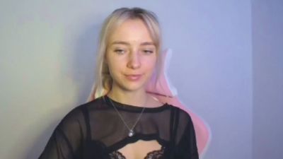 LuciaAdorable webcam cam4 model stream image