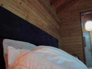 Kitty Lowell webcam model stream image