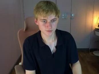 avenrey webcam model stream image