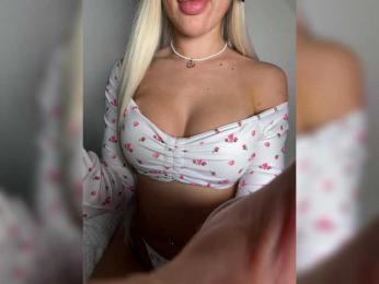 blondyy webcam model stream image