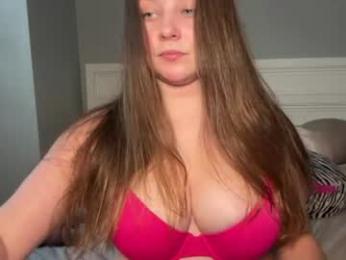petitegirluvsdick webcam model stream image