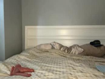 petitegirluvsdick webcam chaturbate model stream image
