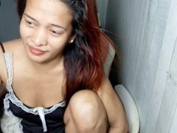 Rainie webcam model stream image