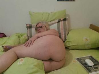 VikaOnline webcam model stream image