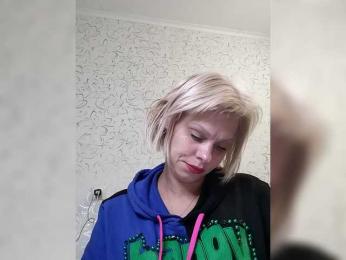 JulieSilver webcam bongacams model stream image