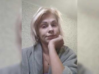 JulieSilver webcam model stream image